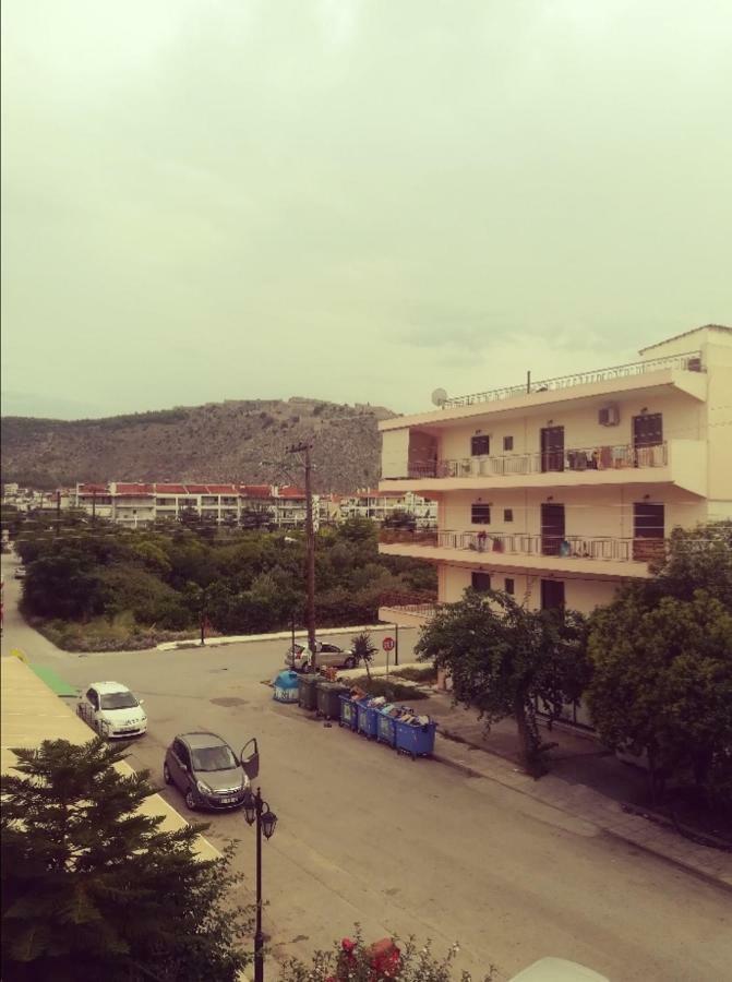Kolokotroni'S Apartment นาฟปลิโอ ภายนอก รูปภาพ